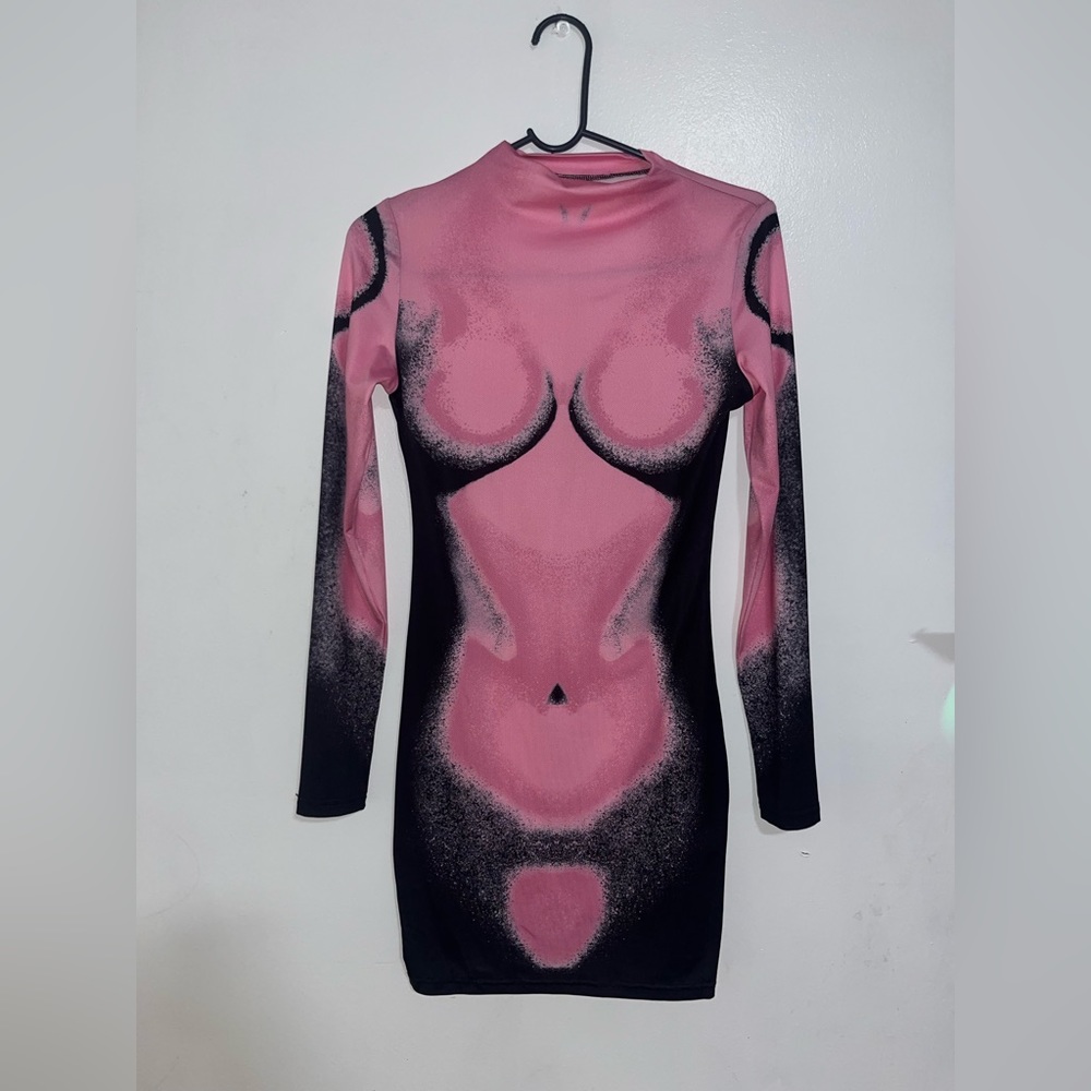 BODY DRESS SIZE SMALL STRETCH TO MEDIUM